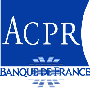 Photographie professionnelle montrant un dossier ou classeur ouvert contenant des documents officiels (relevé de garanties, documents d'assurance collective), avec en arrière-plan flou un bureau d'entreprise moderne et épuré. Les documents doivent être légèrement en relief avec des pastilles de protection sociale ou des pictogrammes d'assurance discrets. Éclairage naturel professionnel, palette de couleurs neutres et apaisantes (blancs, gris clair, bleus professionnels). L'image doit évoquer l'organisation, la protection et la gestion administrative rigoureuse sans montrer de personne.